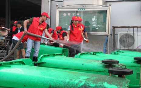 志愿服務助力衛(wèi)生文明市場創(chuàng)建