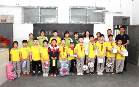 愛似水點(diǎn)點(diǎn) 溫情一片片，開展“六一”校園慰問